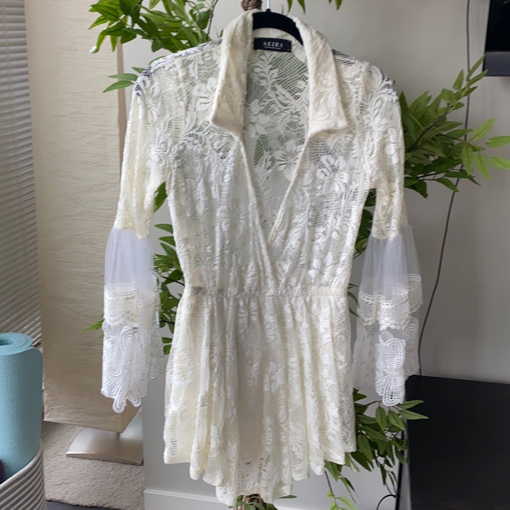 Withe short jumper, new without tag.